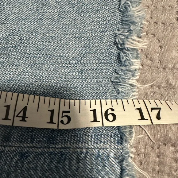 Everlane Denim Mini Skirt Distressed Light wash women’s size 29. EUC - Picture 10 of 10